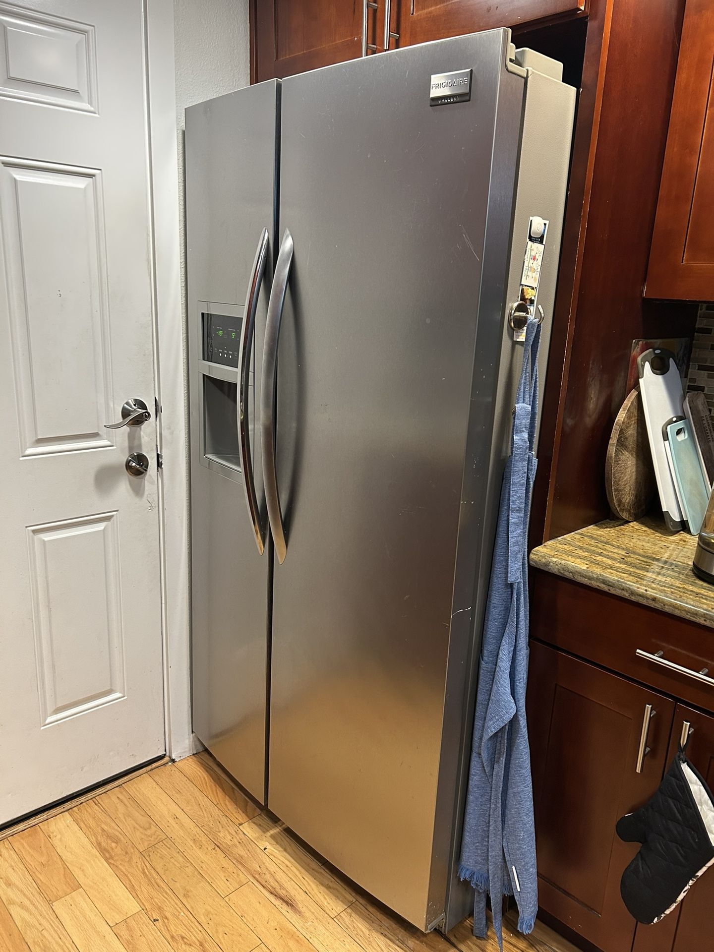 Refrigerator FRIGIDAIRE