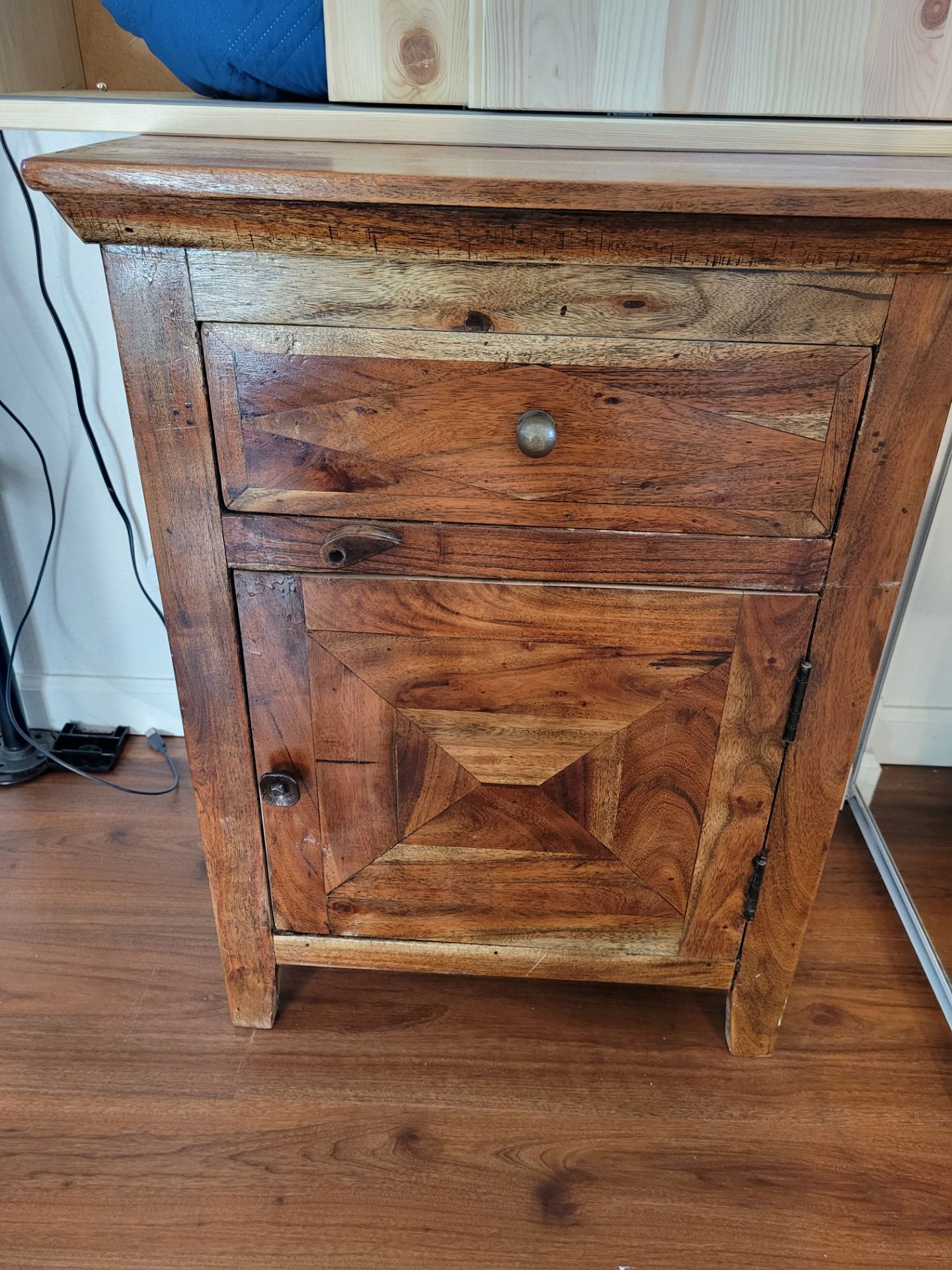 Side table bedside table