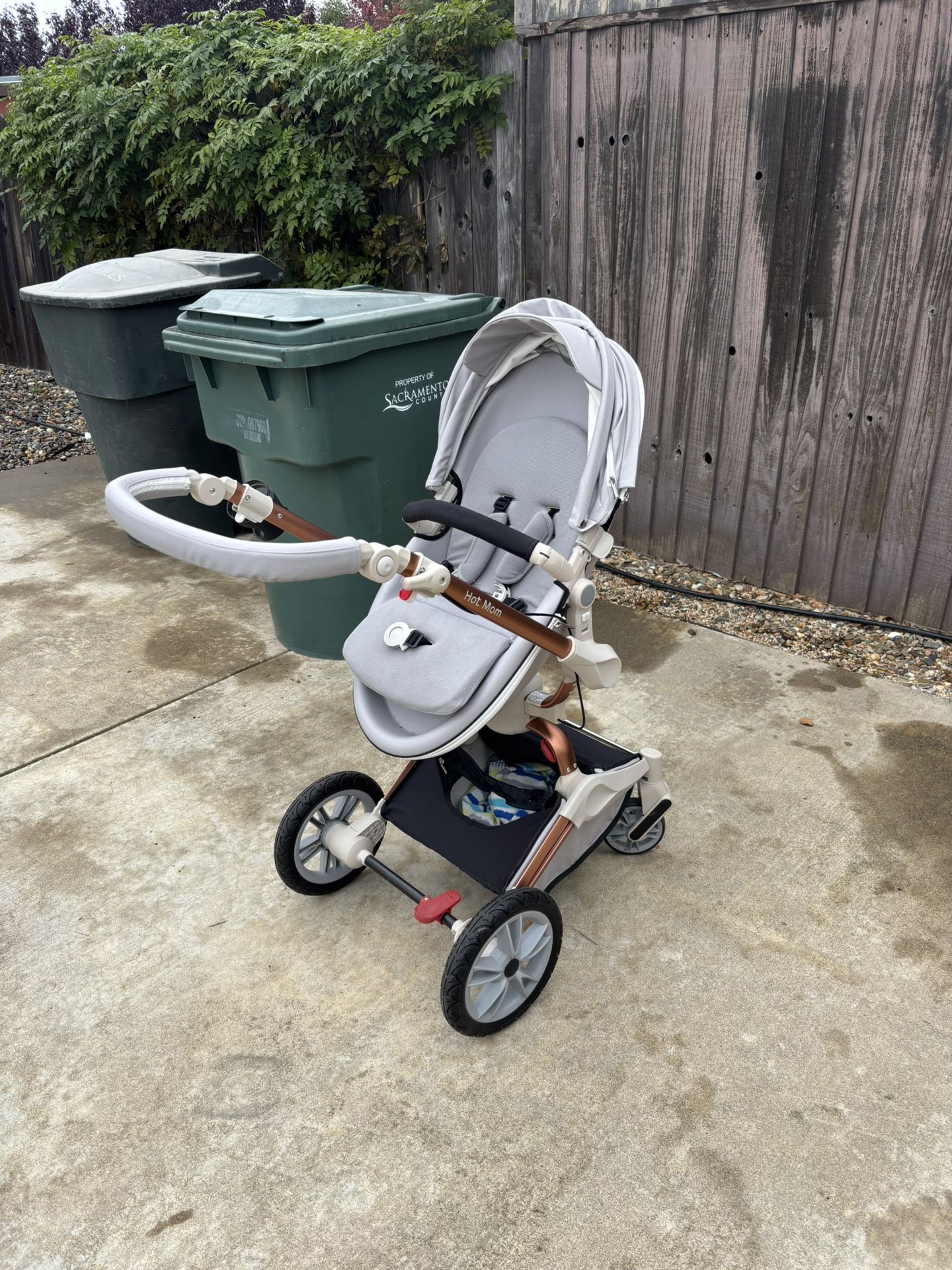 Hot mom 360 Degree Baby Stroller *Pick Up Only*