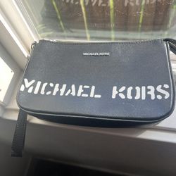 Micheal Kors Wristlet/purse