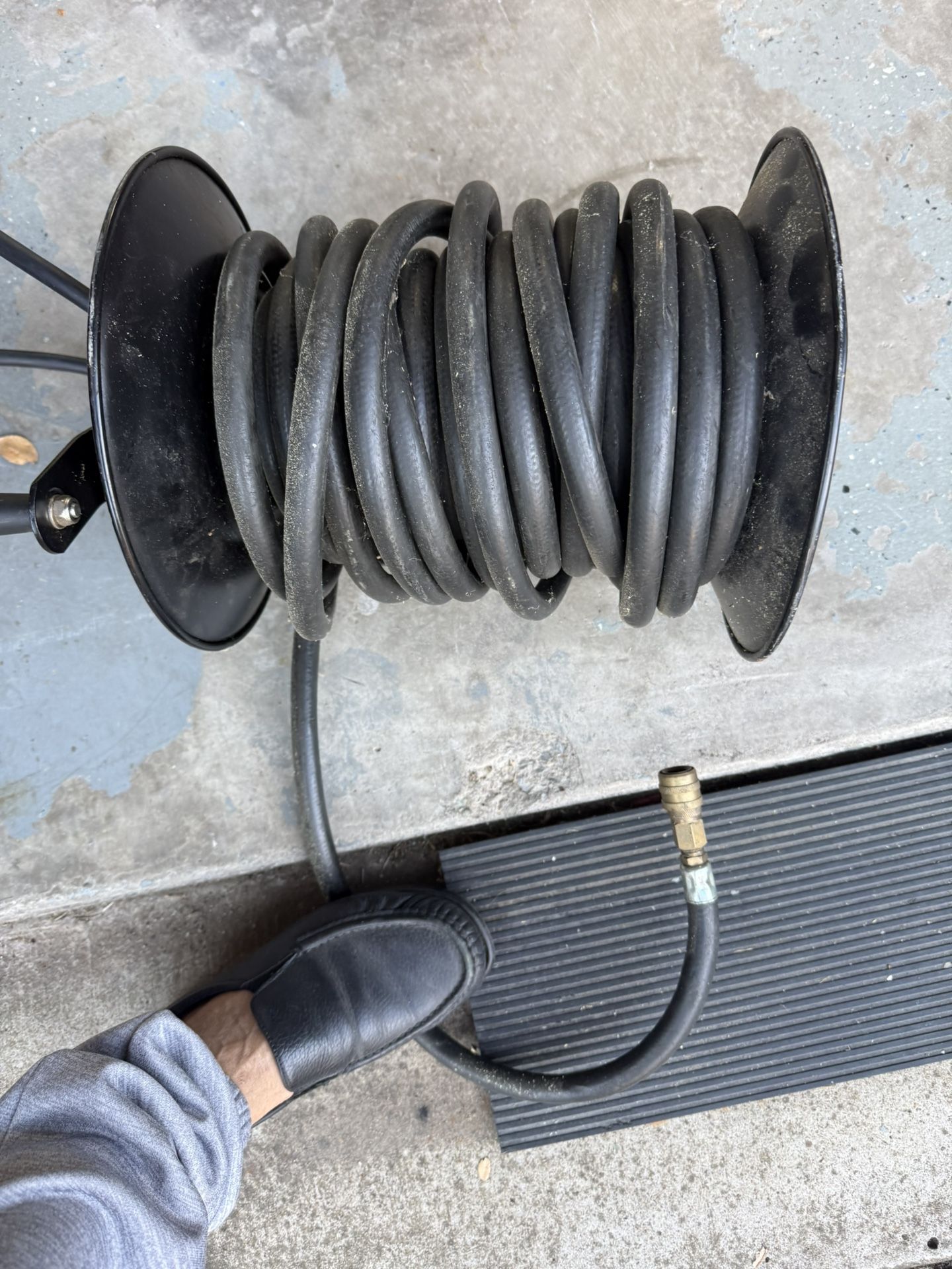 Compressor Hose And Wall Mount Wheel Only