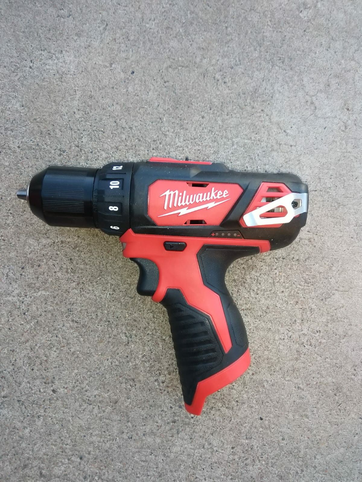 DRILL MILWAUKEE M12 BATTERY NOT INCLUDED