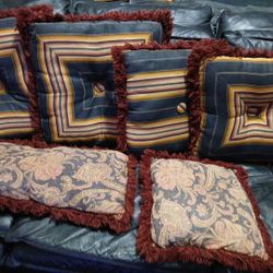 6 Soft Pillows for sale