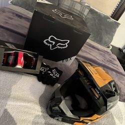 Fox Helmet & Goggles (100) & Fox Gloves