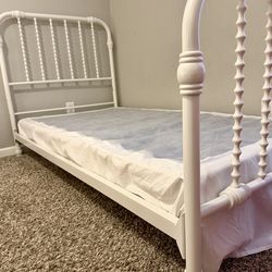Twin Bed Frame w/ Low Profile Box Spring