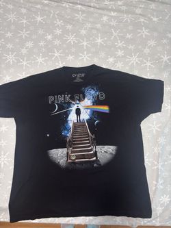 I’m selling , Pink Floyd t-shirt size 2xl used but still great pre-owned condition