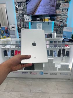 iPad 7! Blow Out Sale!