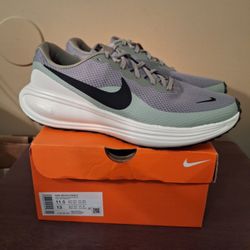 Nike Revolution Mens Size 11.5
