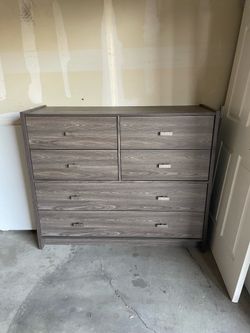 Sutton Dresser and Nightstand Set