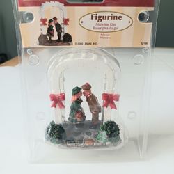 Lemax New Sealed 2005 Vintage "Mistletoe Kiss" Christmas Arch Village People