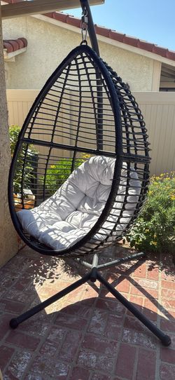 Outdoor swing chair