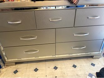 Gray 7-Drawer Dresser with Chrome Handles