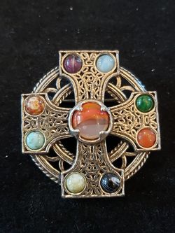 $30. Vintage Scottish Celtic Shield gold tone Brooch with 9 faux gemstones. 1.5 inch diameter.