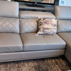 Rooms To Go Sofa..used Like New