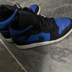 ROYAL BLUE AIR JORDANS 1 MIDS 12