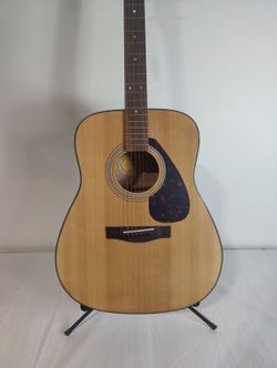 Yamaha F335 Acoustic Guitar