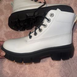 Women’s Timberland Leather Boots Size 7.5