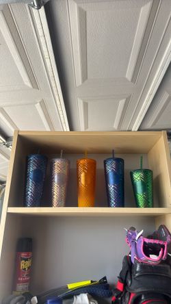 Starbuck Cups