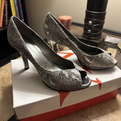 Women’s Anne Klein Heels  (size 6.5) - (New!)