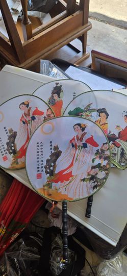 Chinese Round Hand Fans with Traditional Art