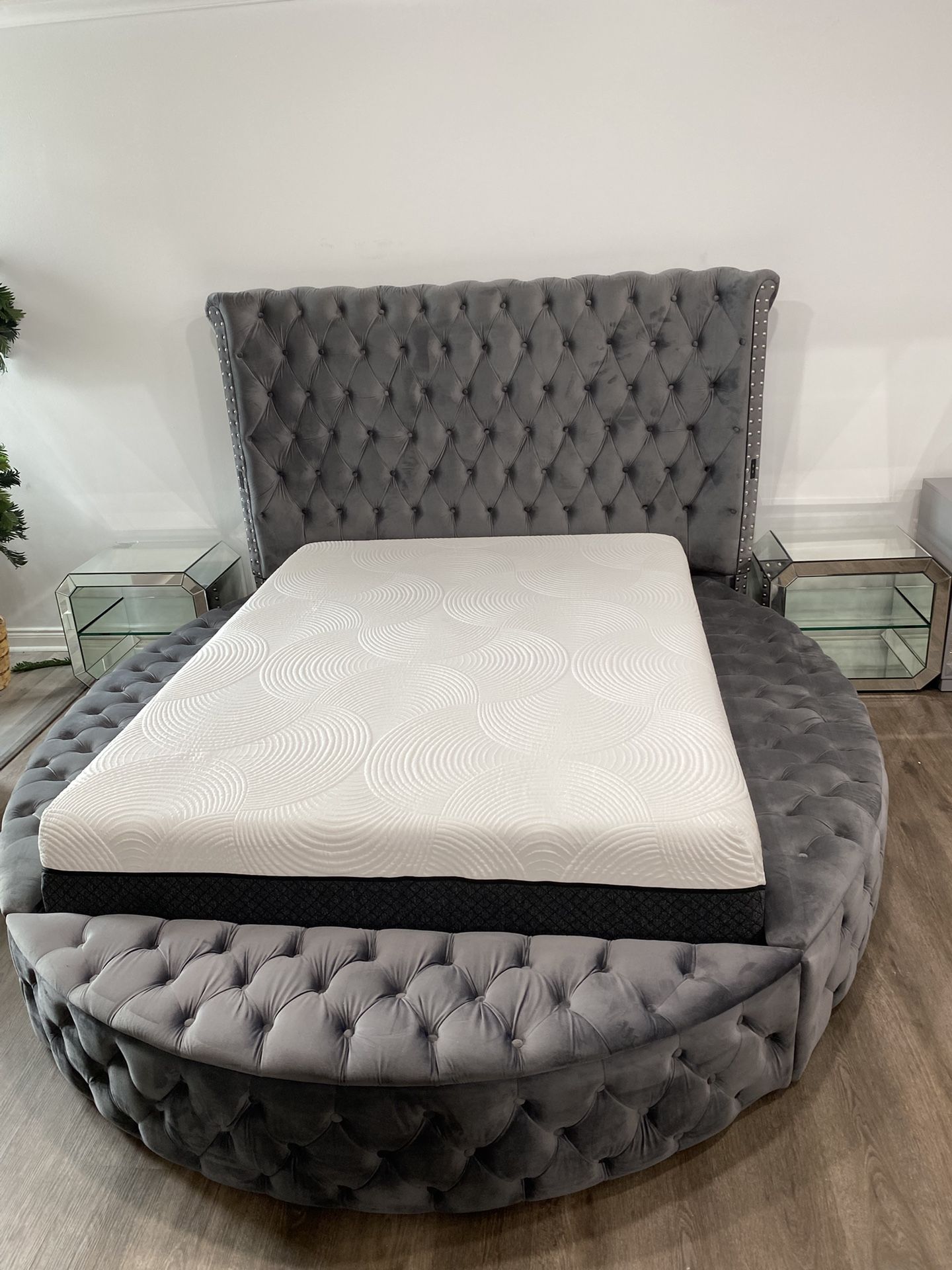 Gorgeous Velvet Tufted Bed With Storage $799