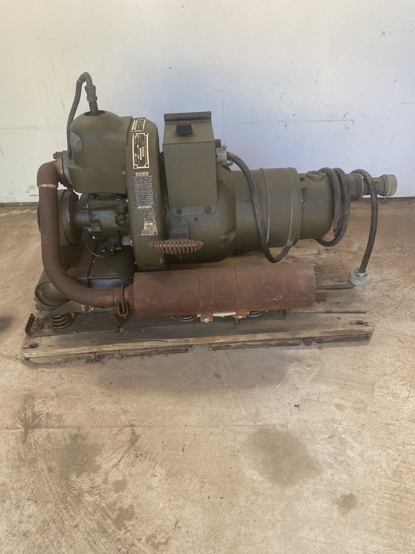 Vintage Military Homelite Dual Voltage Generator.