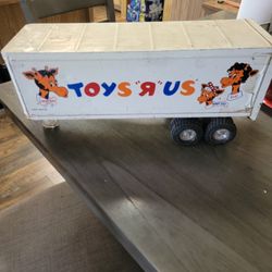 Toys R Us Box Trailer 