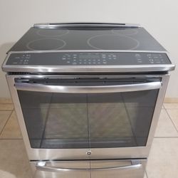 WWOOOWW BEAUTIFUL AND ELEGANT GE STOVE 5 BURNER AND CONVENTIONAL OVEN...
