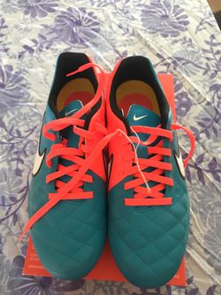 Nike soccer shoes 6Y