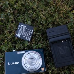 Panasonic LUMIX DMC-FX33 Digital Camera