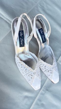 vintage De' Lare slingback kitten heels