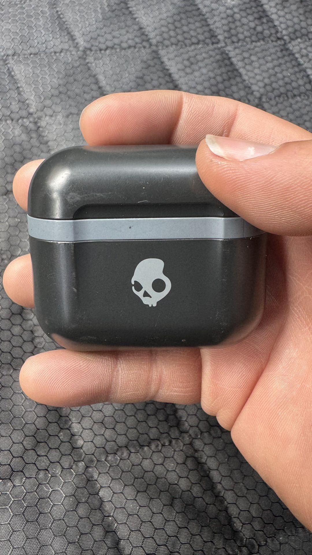 SKULLCANDY WIRELESS EARBUDS W/CHARGING CASE