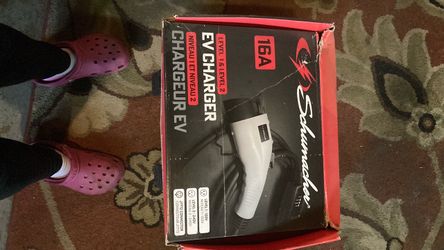 Schumacher Level 1 & 2 EV Charger 16A