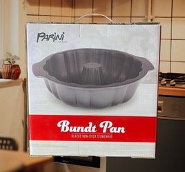 BRAND NEW Unopened Parini Glazed Non-Stick Stoneware Bundt Cake Pan