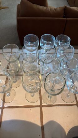 Set of Clear Glass Wine Glasses