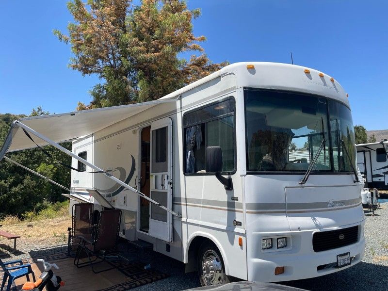 2004 Winnebago Sightseer is a 30- to 31