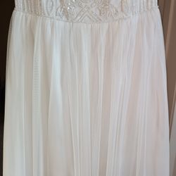 Adrianna Papell White bead embroidered dress Size 8 Ivory pleated floor length maxi

Condition is used in excellent condition

Don't miss this chan