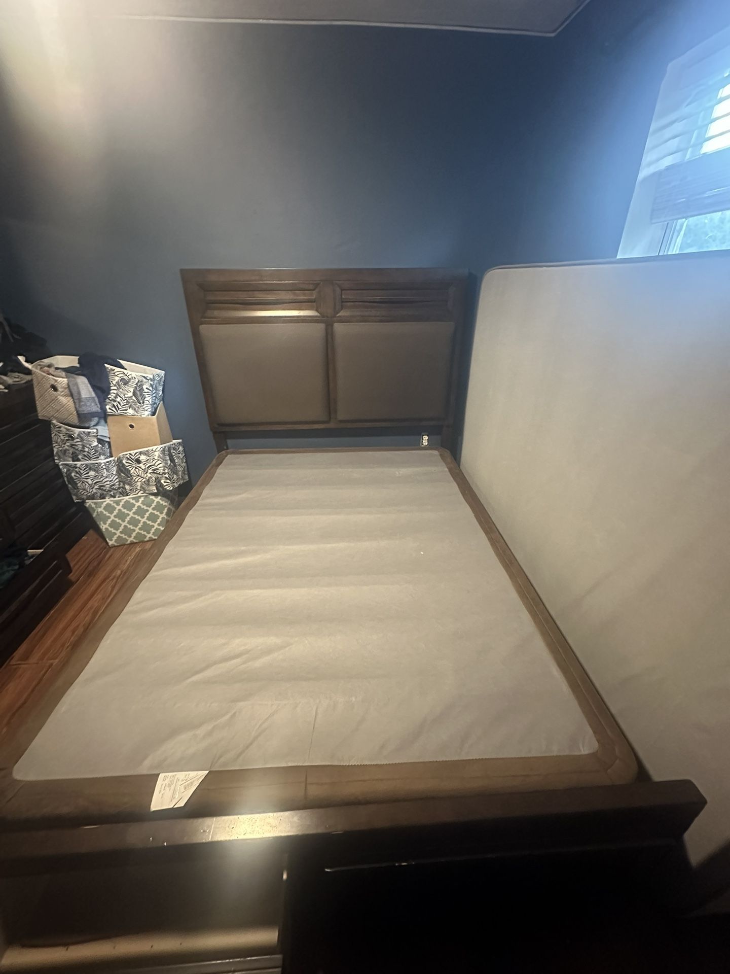 Queen Size Bedroom Set