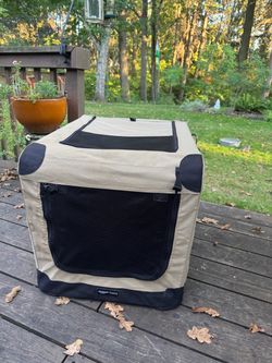 Folding soft sided dog crate