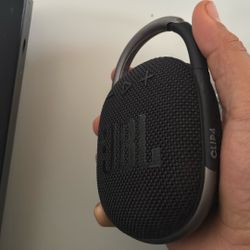 JBL Clip 4