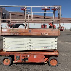 32’ ELECTRIC SCISSOR LIFT
