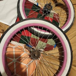  2 RIMES AND VERY GOOD TIRES AND TUBES  20inch VERY Good 