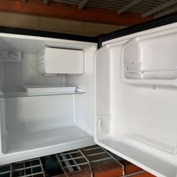 Mini Fridge 1.6 Cu Ft 