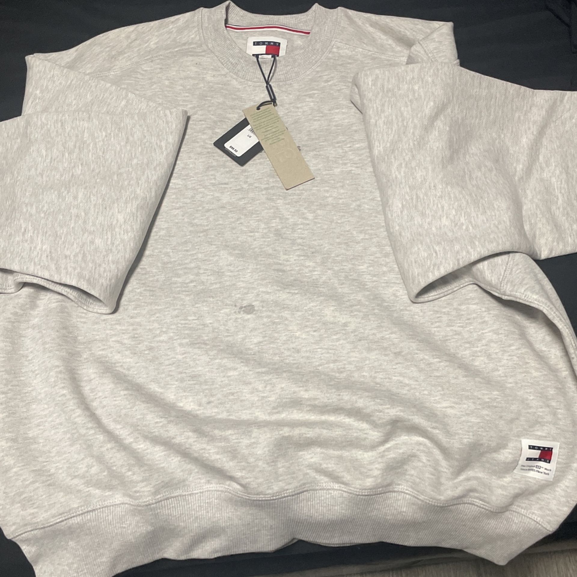 Nice Tommy Hilfiger sweater winter time coming