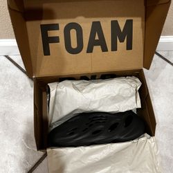 Yezzy Foam RNR ‘Carbon’