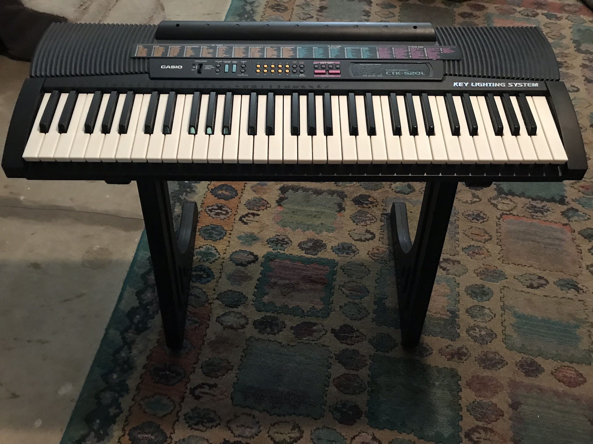 CASIO Electric Keyboard CTK-520L Key Lighting System W/Stand $60.00