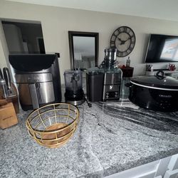 Kitchen essentials - crockpot, Keurig knife, set food processor blender