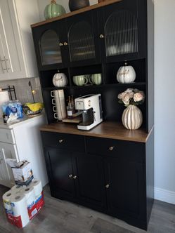 Coffee Bar/hutch