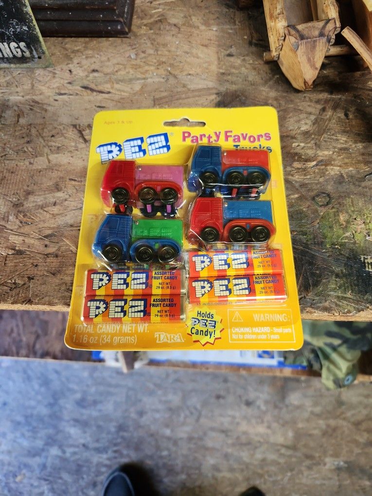 2000 Pez Party Favors Trucks [ Unopened]