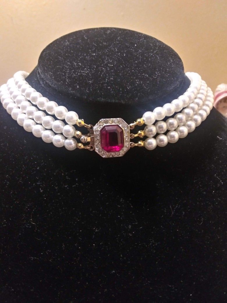 Faux Vintage Pearl Choker